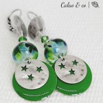 boucles d'oreilles pétillantes vert tendance avec perle en verre filé fait main et sequin étoiles moderne